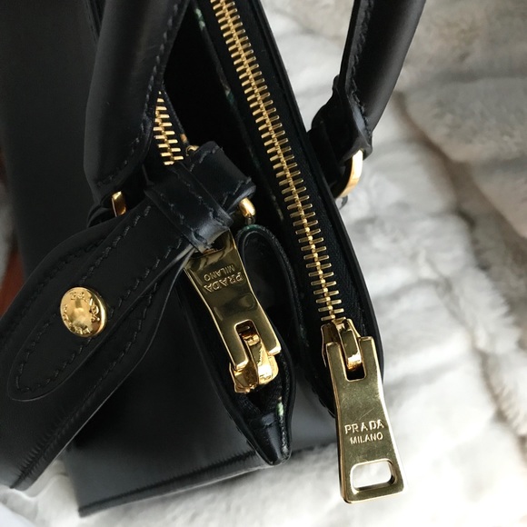 Prada Saffiano lux tote medium size - Picture 5 of 8